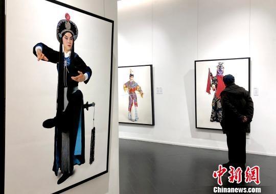 逄小威《中国京剧》摄影作品巡回展在烟台举办